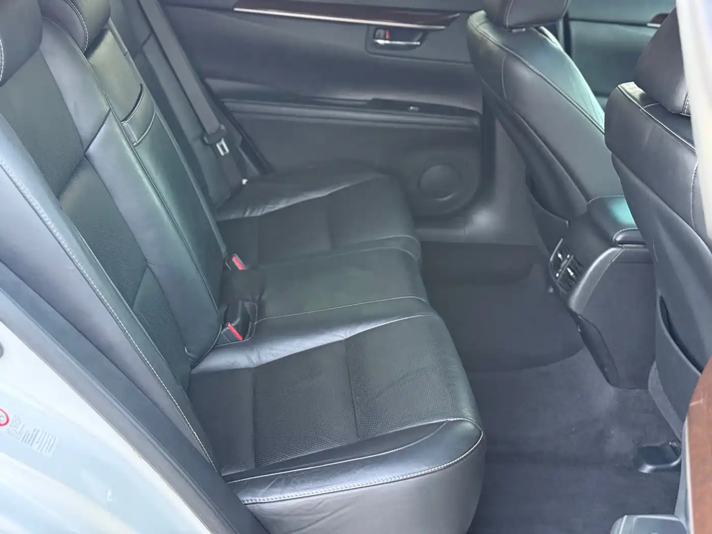 Фото 13 - Lexus ES
