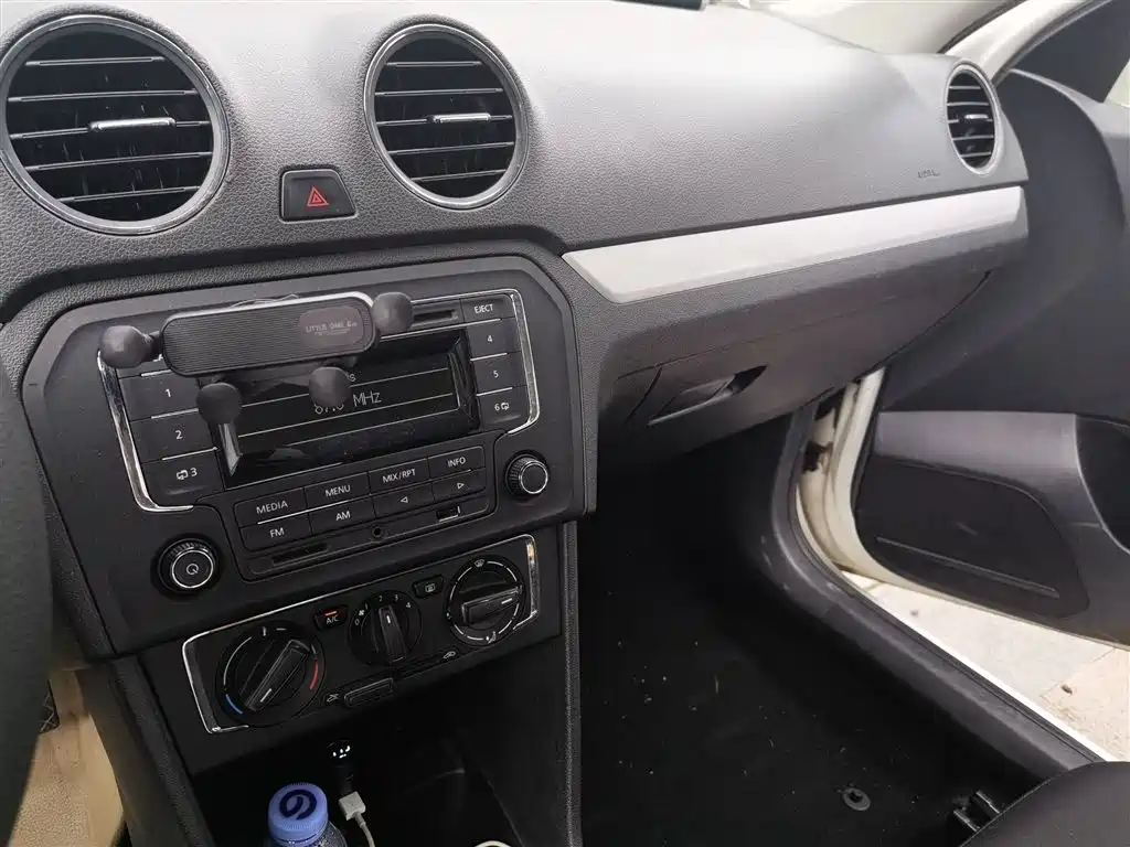 Volkswagen Jetta 2013 1.6L Manual Comfort фото 9
