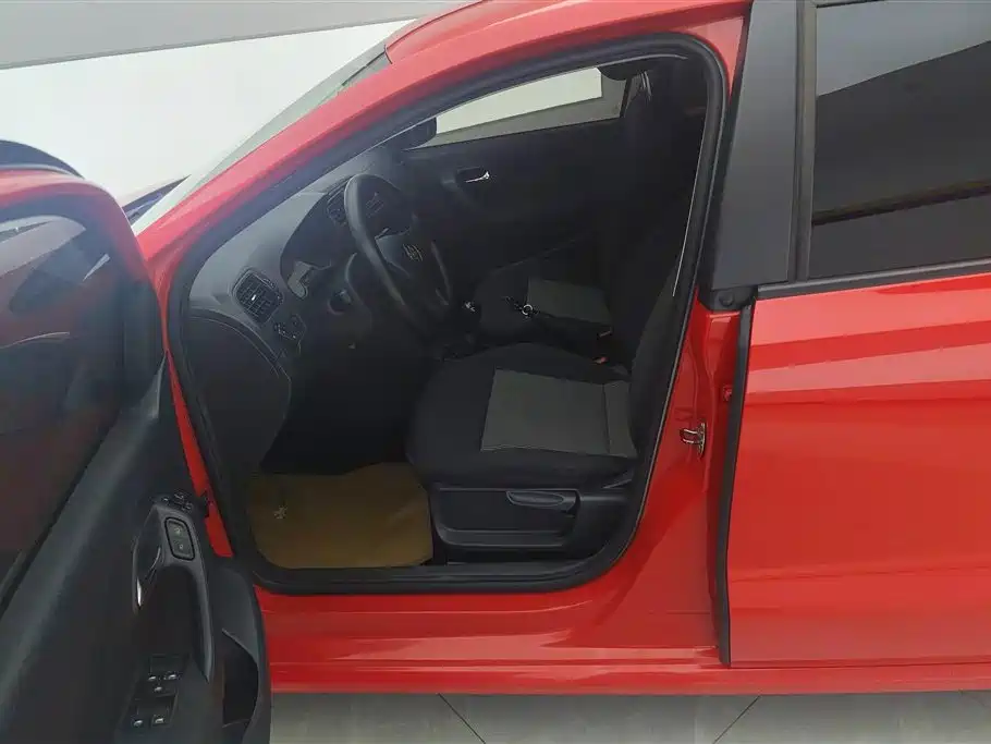 Volkswagen Polo 2016 1.4L Manual Trend фото 9