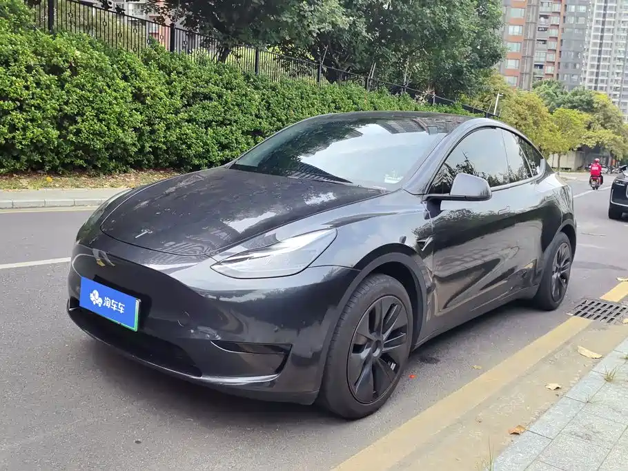 Tesla Model Y 2024