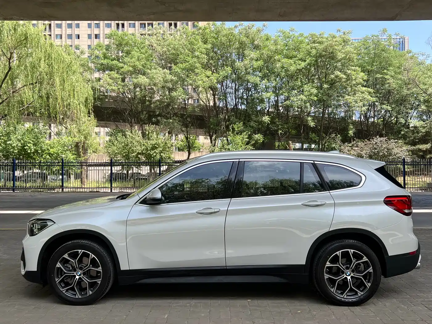 BMW X1 2021 sDrive25Li Leading фото 10