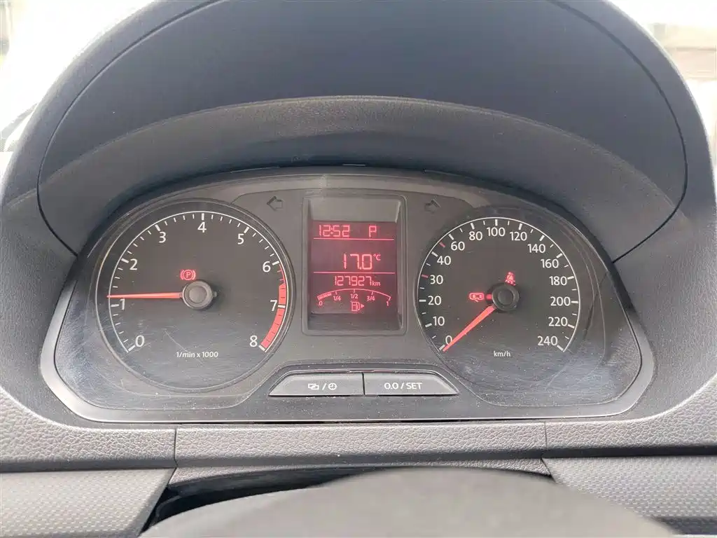 Volkswagen Jetta 2013 1.6L Automatic Fashion фото 8