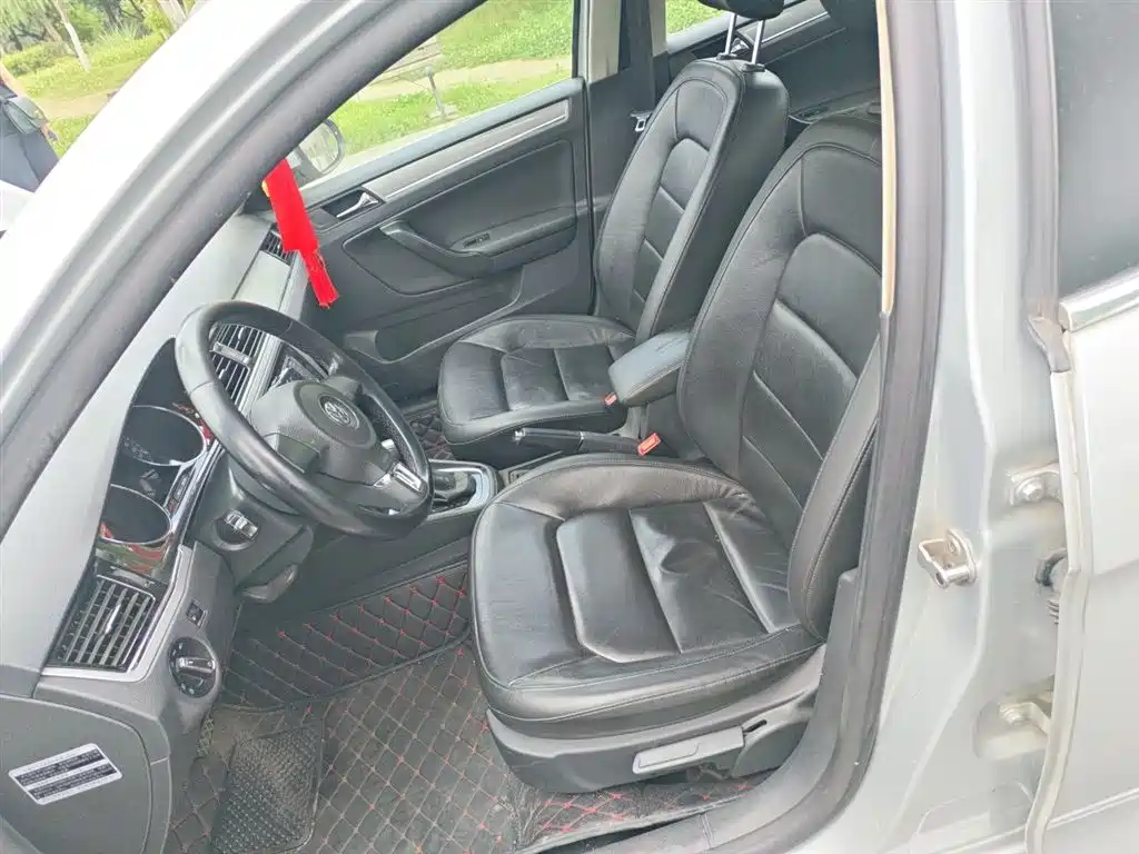 Volkswagen Bora 2014 1.6L Automatic Comfort Edition фото 11
