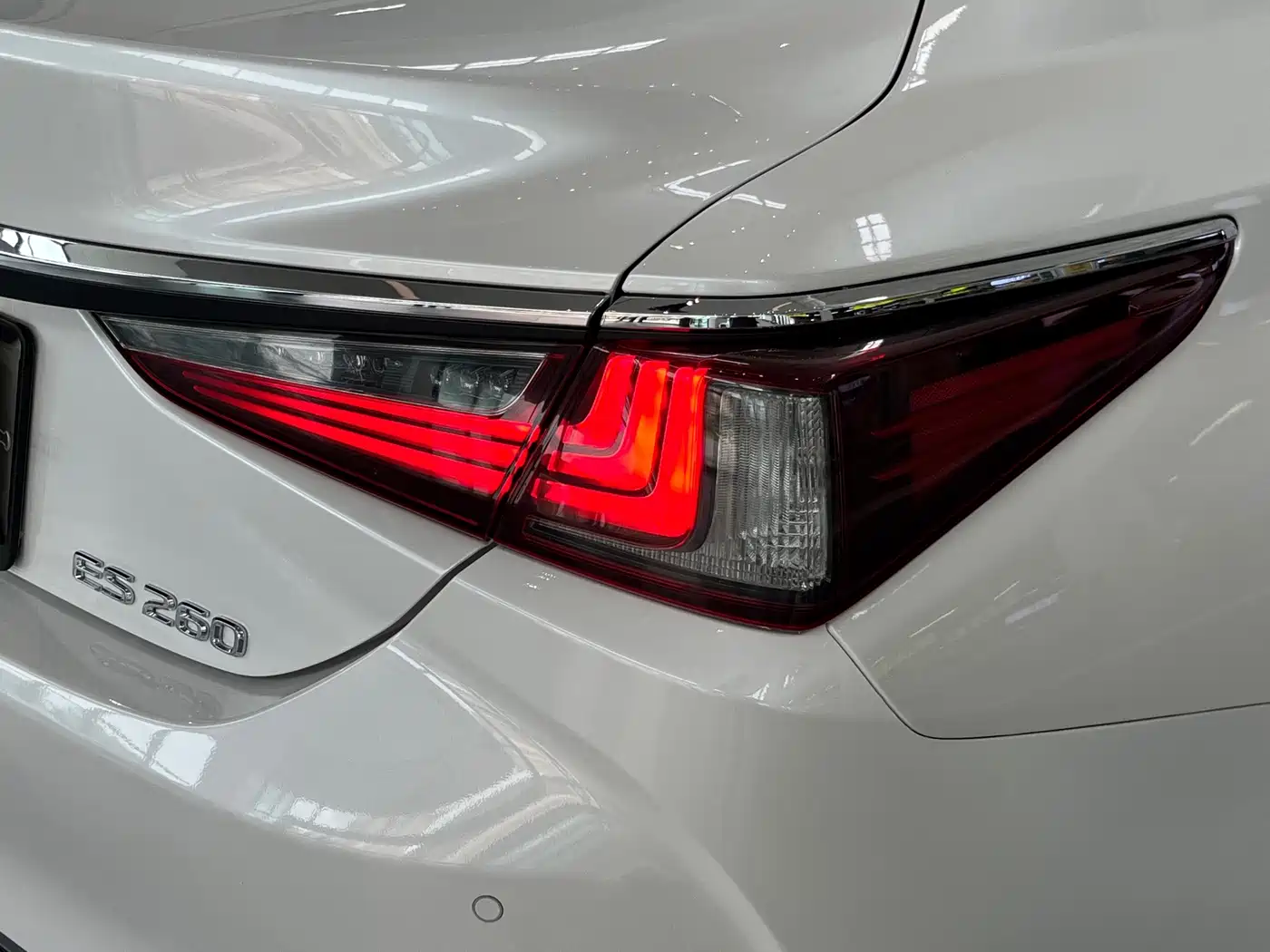 Фото 22 - Lexus ES