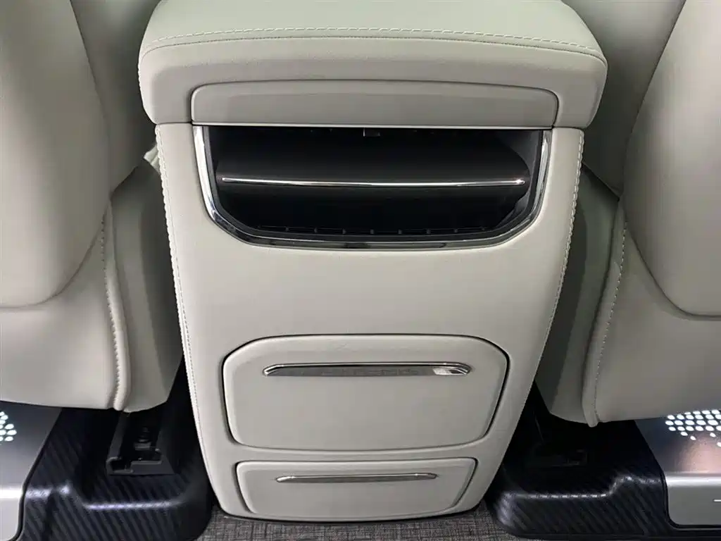 Volvo EM90 2026 2025 Ultra Six-Seater