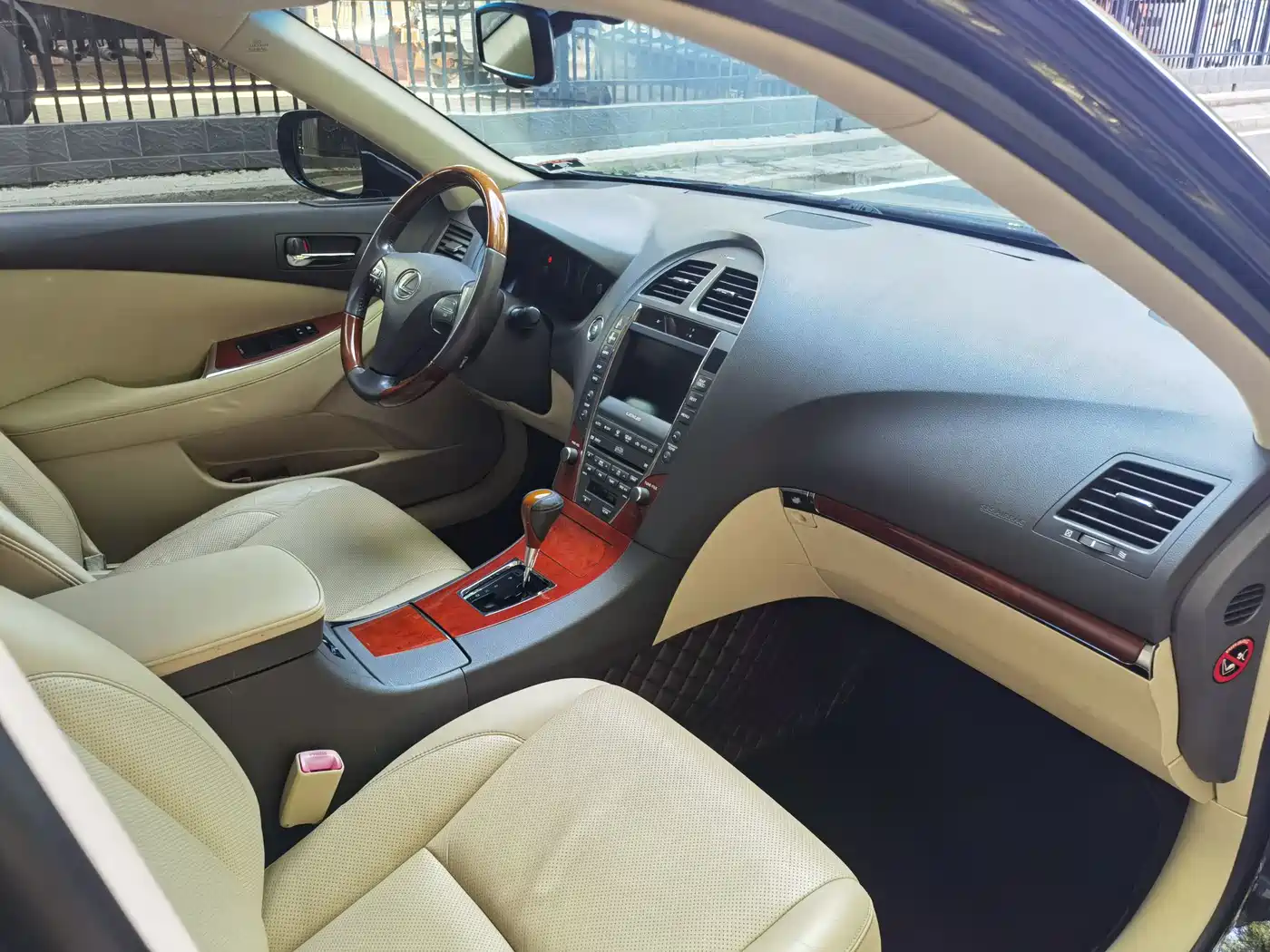 Lexus ES 2010 350 Elegance Edition фото 8