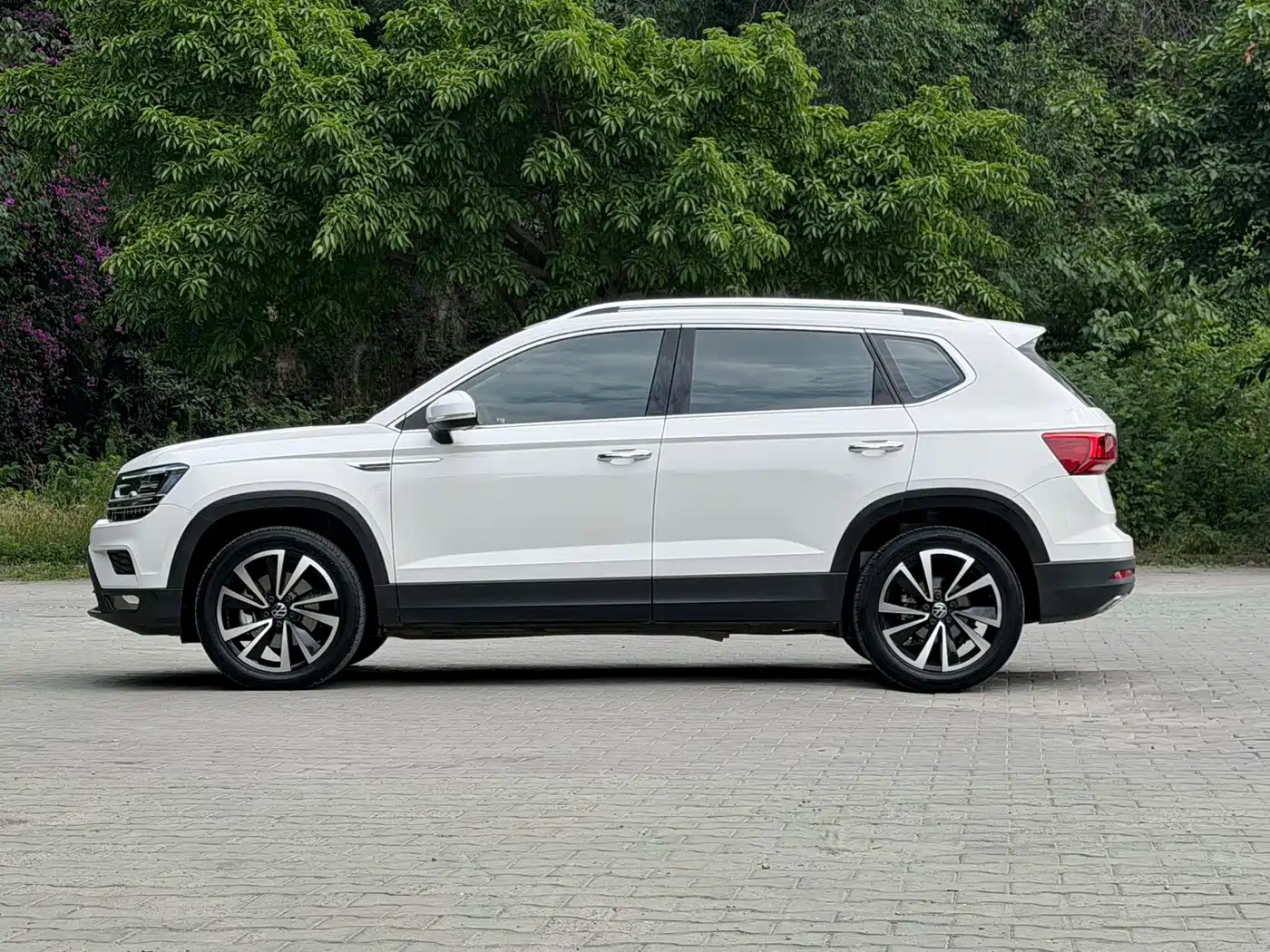 Volkswagen Tharu 2022 280TSI FWD Luxury Edition фото 3