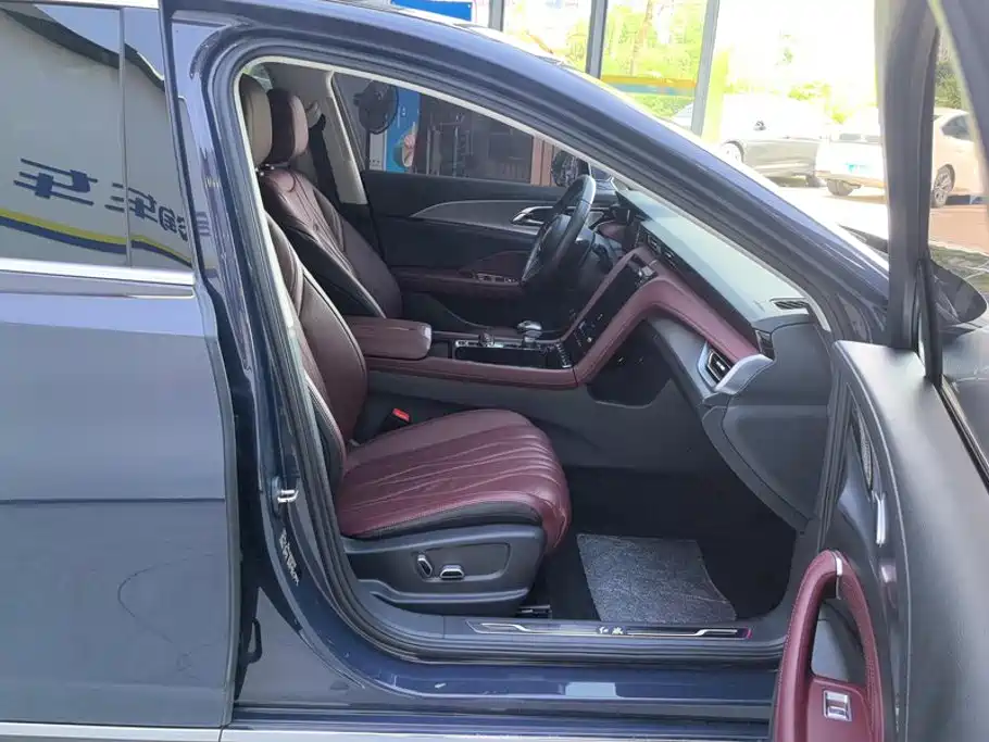 Фото 8 - Hongqi H5
