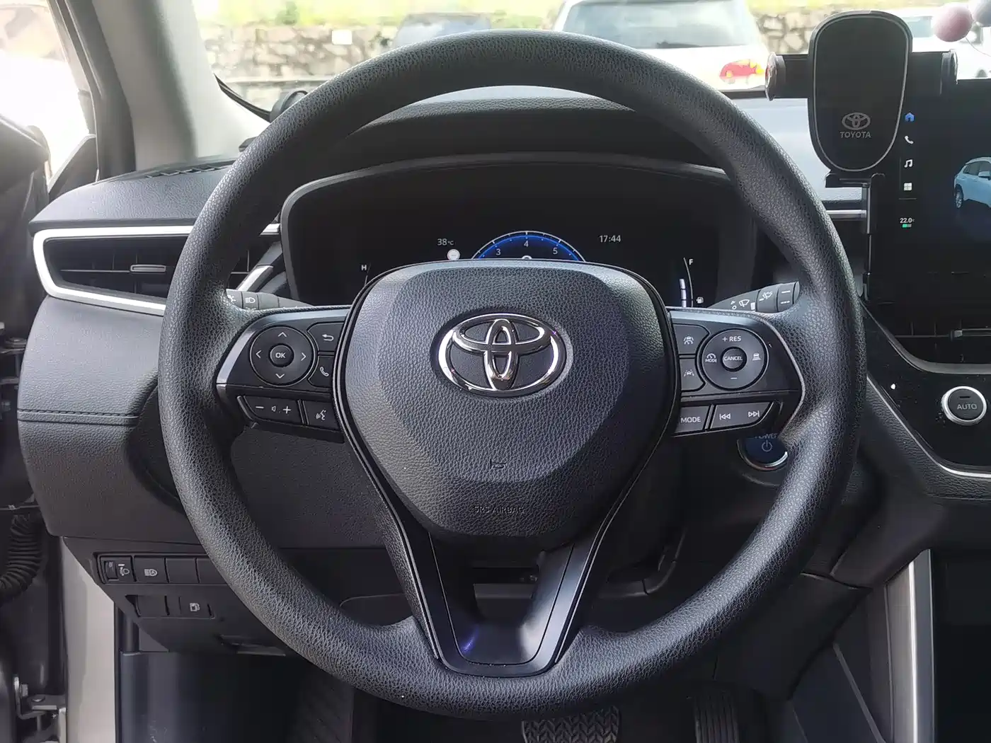 Toyota Corolla Cross 2023 Hybrid 2.0L Pioneer Edition фото 10