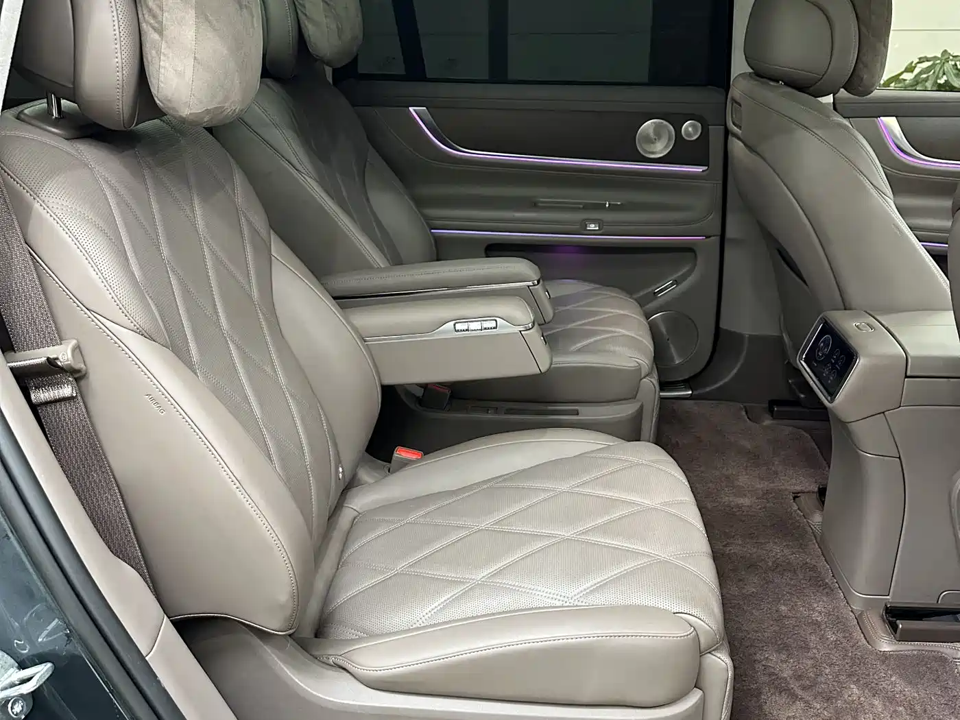 AITO Wenjie AITO M9 2025 Extended Range Max 52kWh 6-Seater фото 17