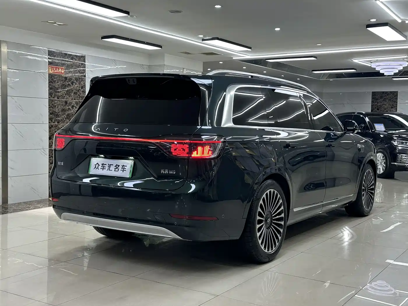 AITO Wenjie AITO M9 2025 Extended Range Max 52kWh 6-Seater фото 6