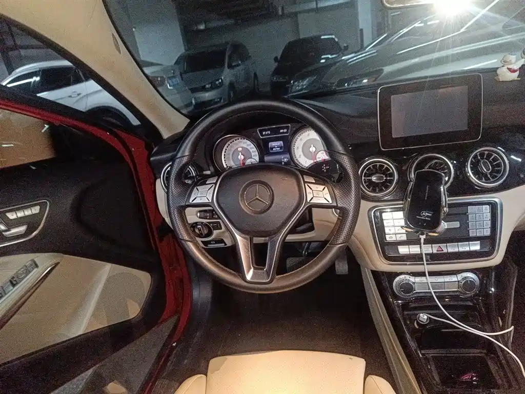 Mercedes-Benz GLA 2016 GLA 200 Dynamic фото 6