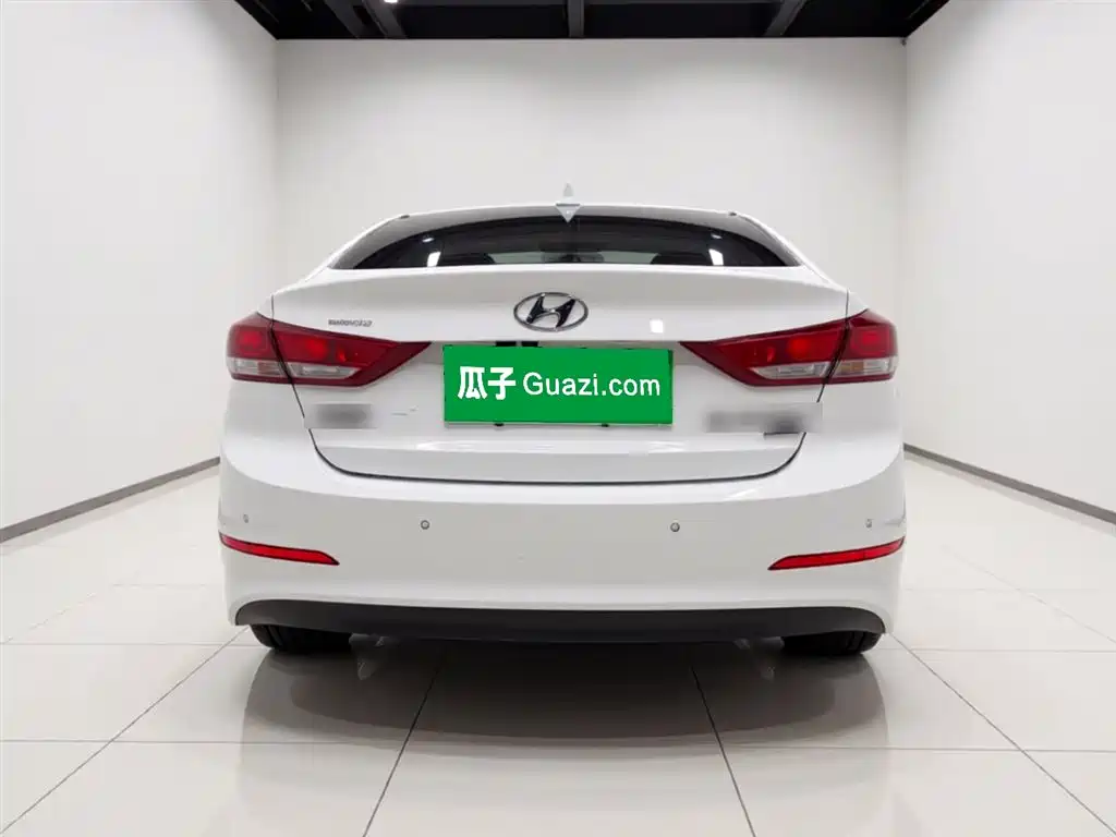 Hyundai Elantra 2018 1.6L Automatic 15th Anniversary Special Edition фото 3