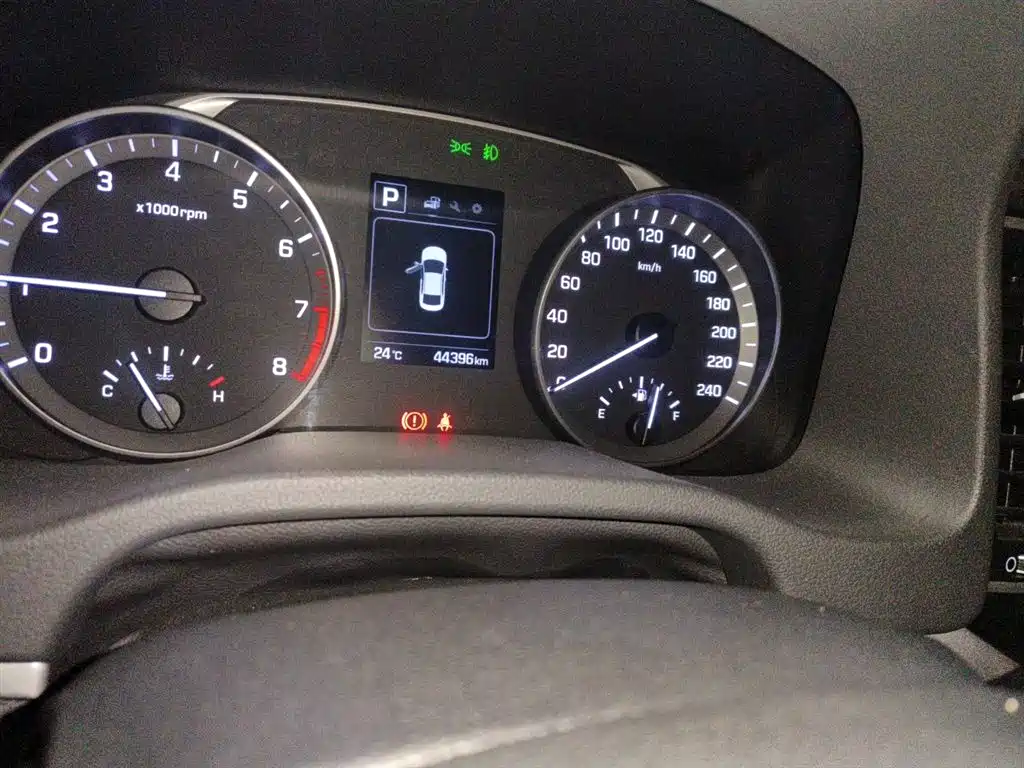Hyundai Elantra 2018 1.6L Automatic 15th Anniversary Special Edition фото 8