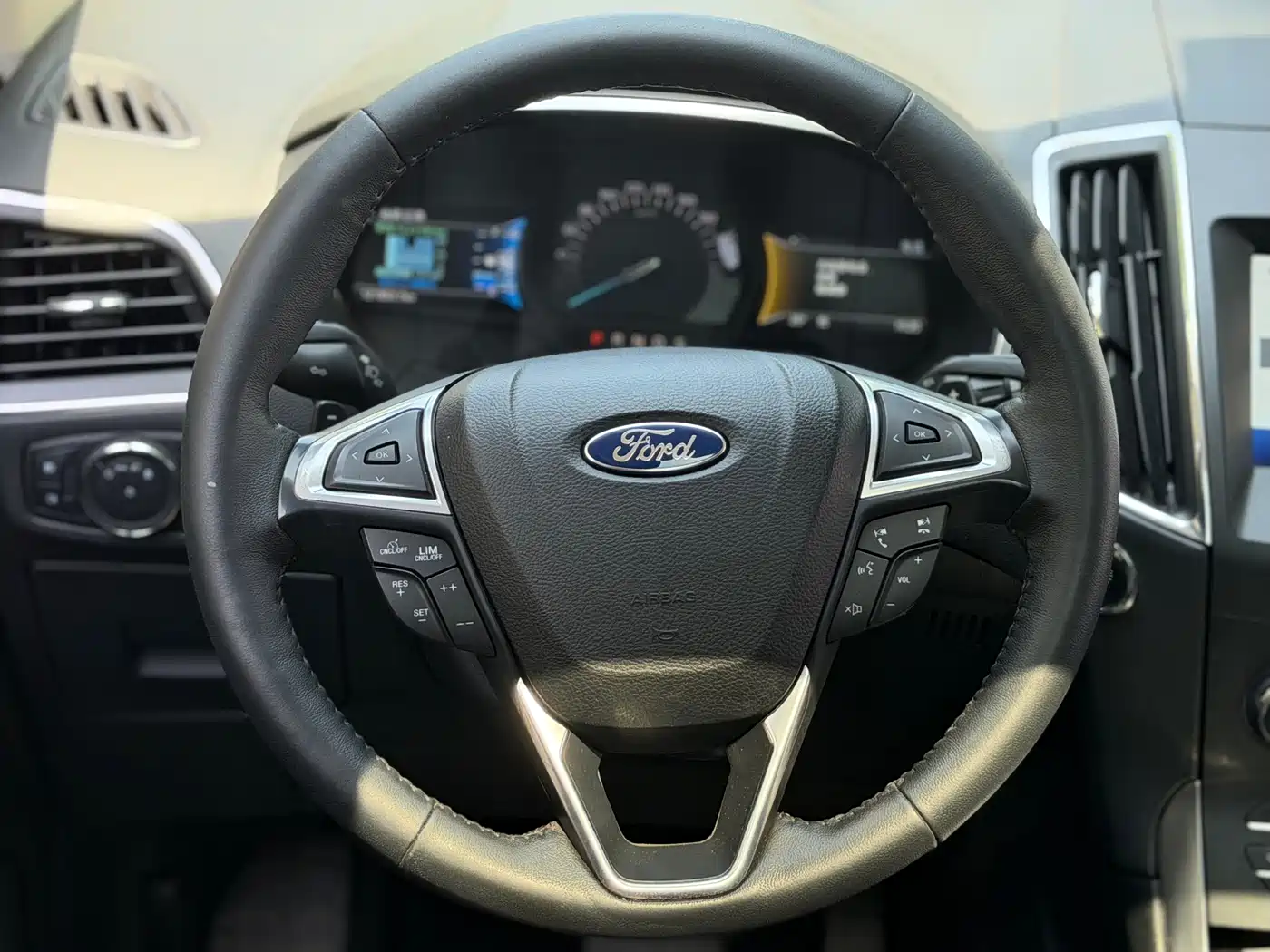 Ford Edge 2017 2016 EcoBoost 245 2WD Luxury 7-Seater