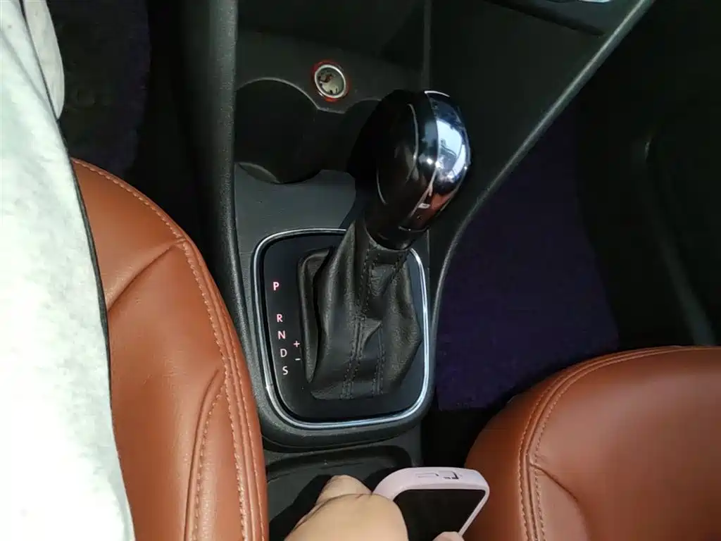 Volkswagen Polo 2014 1.6L Automatic Comfort Edition фото 14