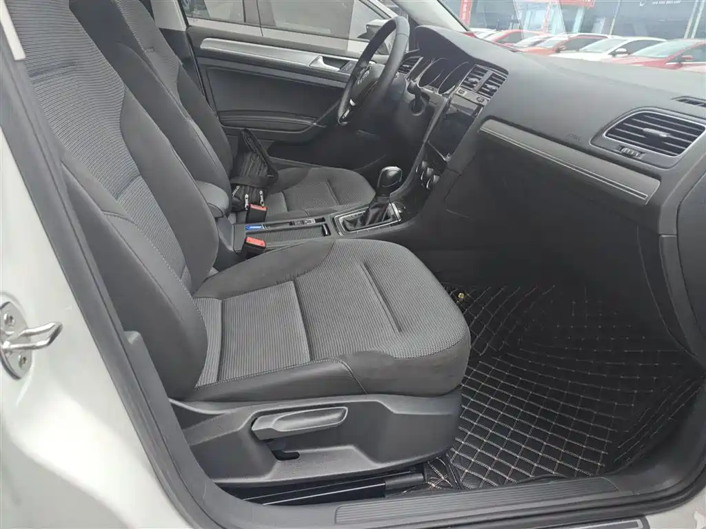 Volkswagen Golf 2020 Beloved Edition 280TSI DSG Comfort фото 25