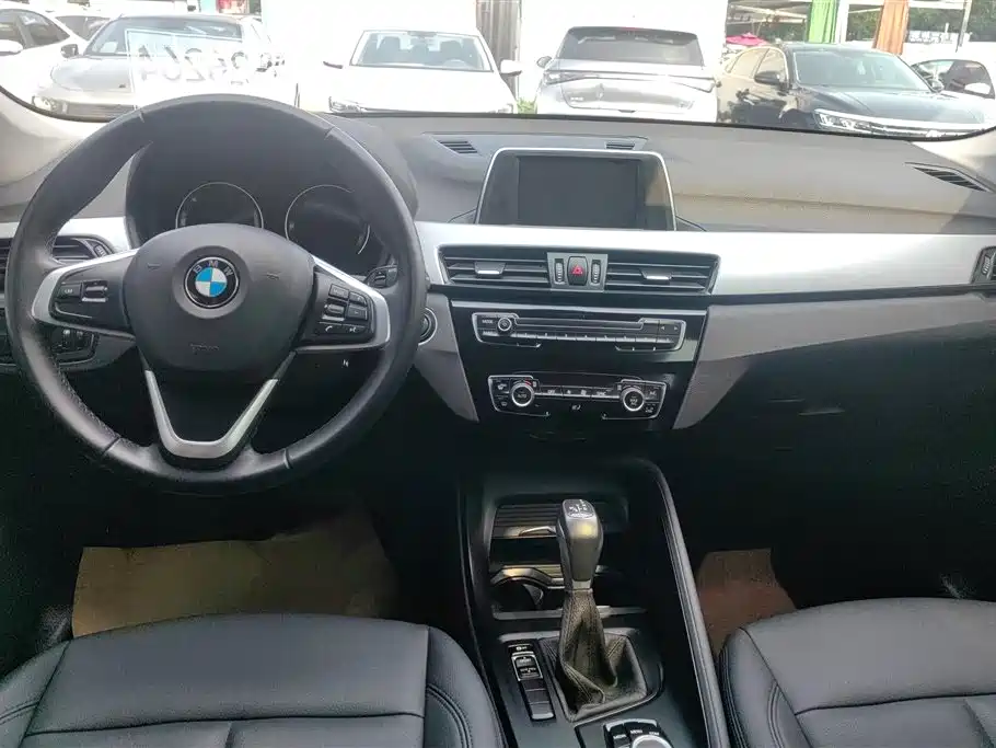 BMW X1 2019 sDrive18Li Fashion Model фото 12