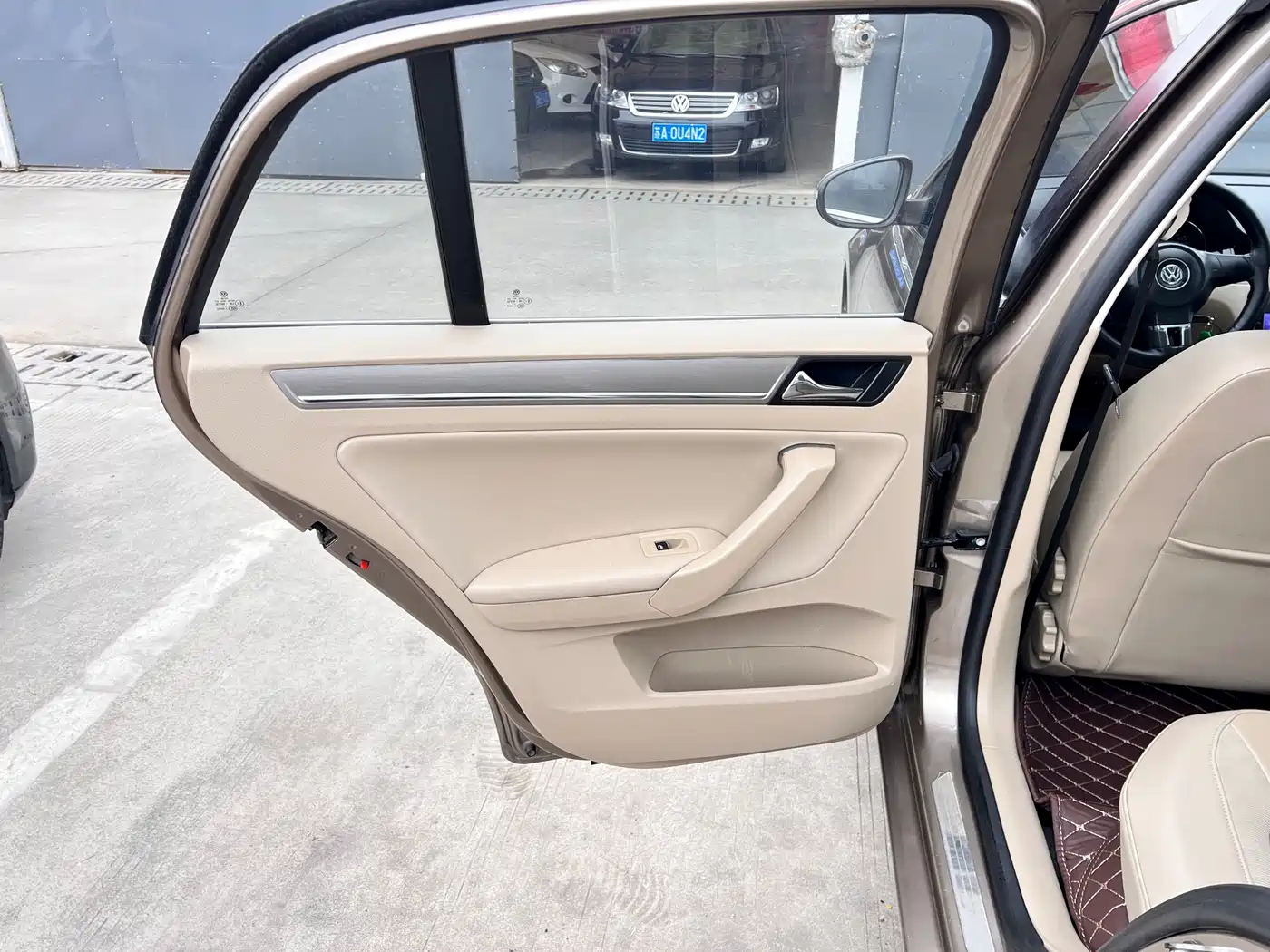 Volkswagen Bora 2014 1.6L Automatic Luxury Edition фото 12