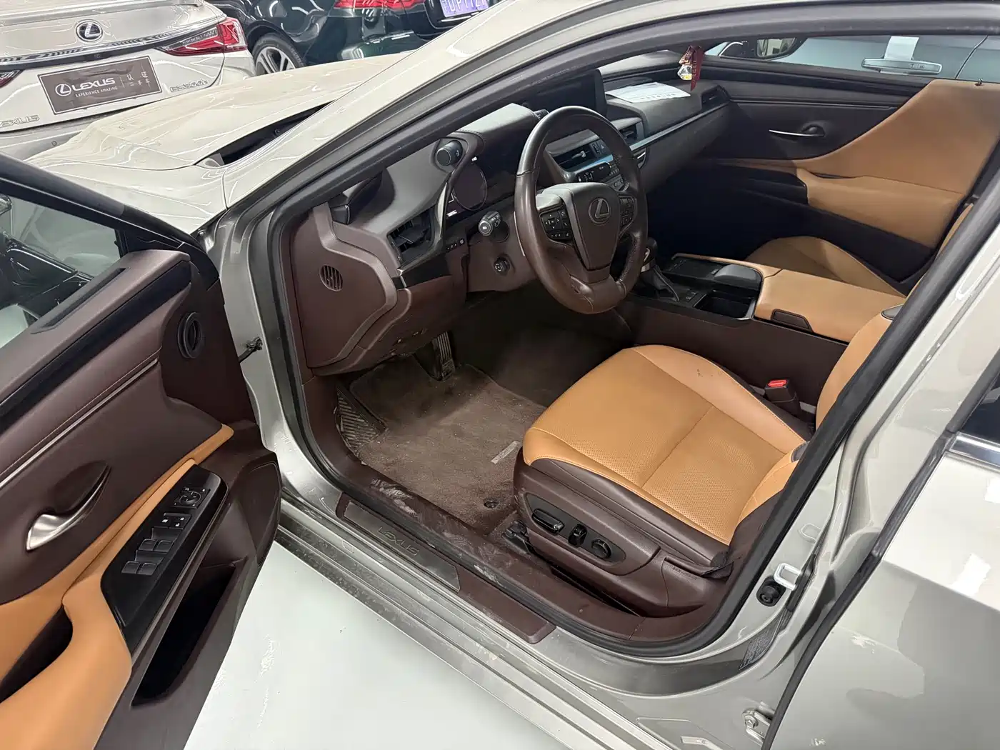 Lexus ES 2021 200 Excellence Edition фото 4