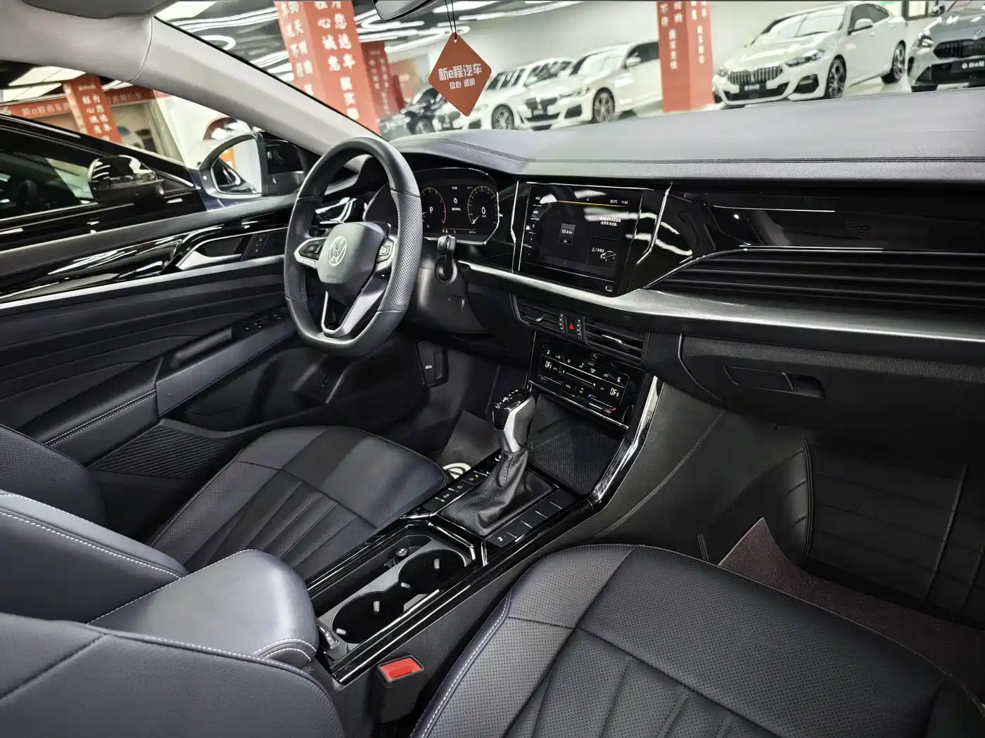 Volkswagen Passat 2025 Outstanding 380TSI Starlight Dragon Soaring Edition фото 10