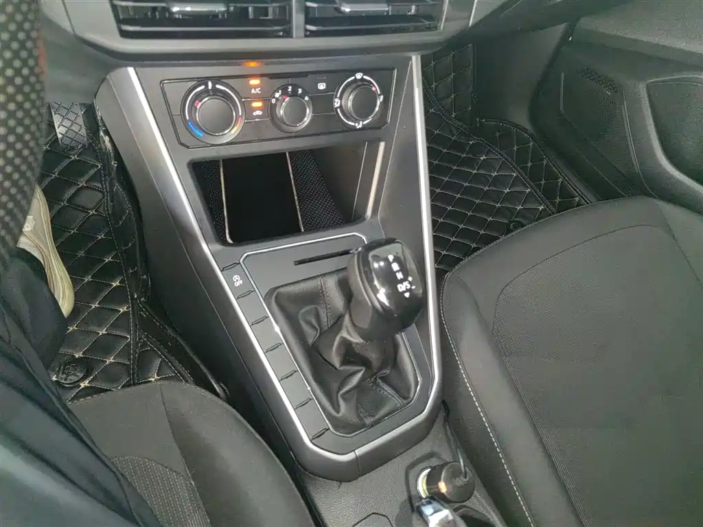 Volkswagen Polo 2019 Plus 1.5L Automatic Panorama Enjoyment Edition фото 14