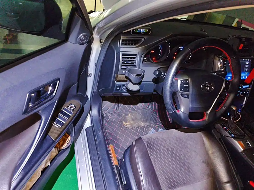 Toyota Reiz 2013 2.5V Premium Edition фото 17
