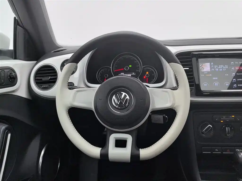 Volkswagen Beetle 2014 1.4TSI Comfort Edition фото 11