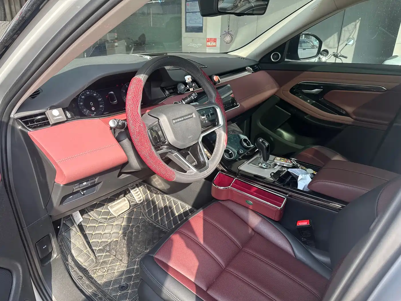 Land Rover Range Rover Evoque 2023 Range Rover Evoque L 249PS Luxury Edition фото 4