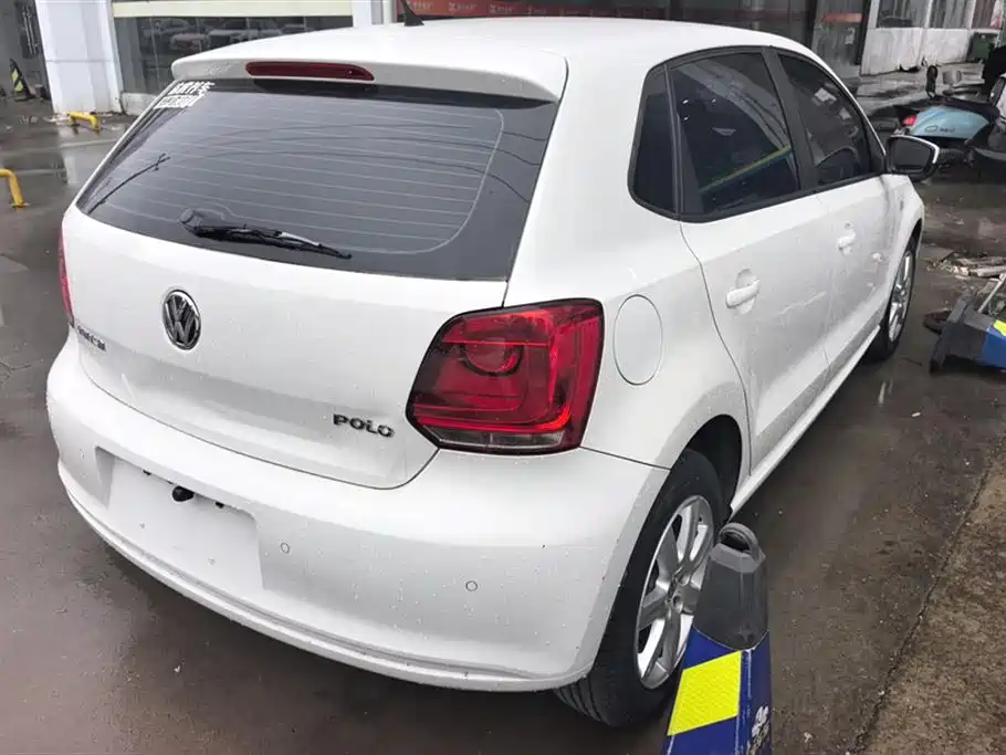 Volkswagen Polo 2013 1.4L Automatic Comfort Edition фото 3