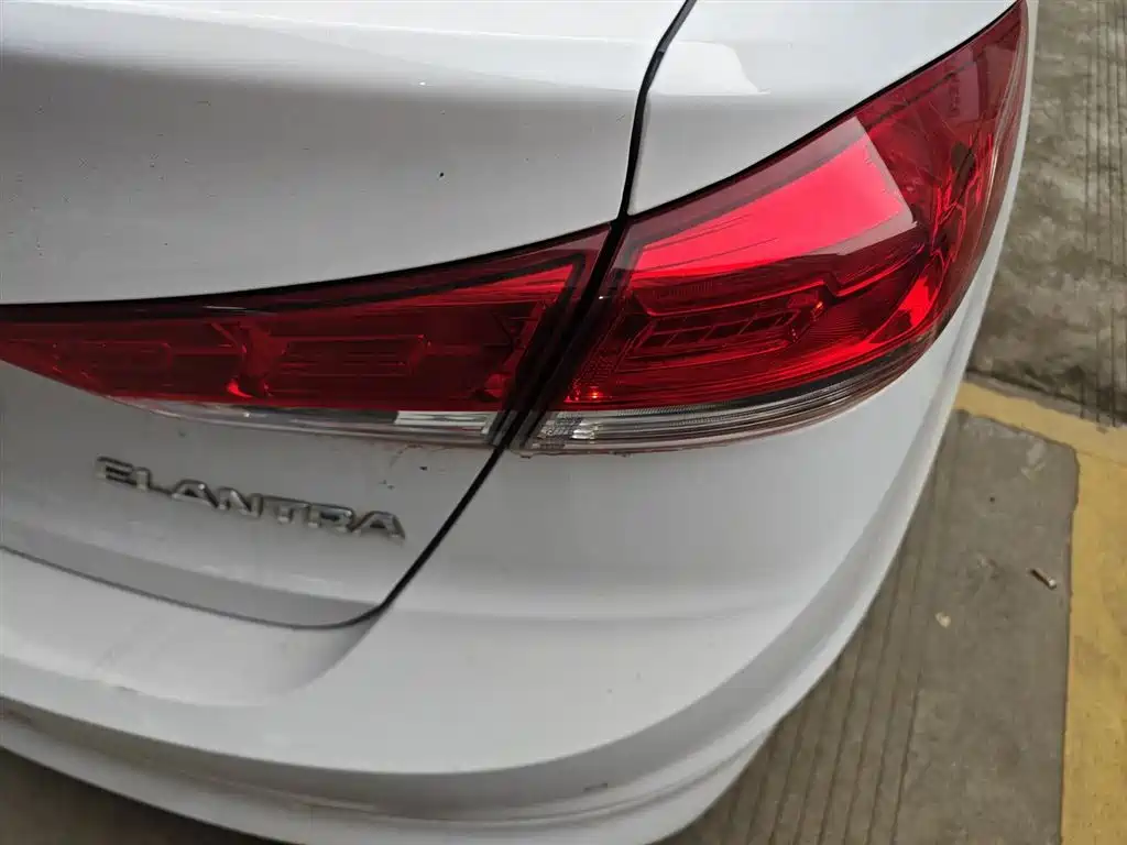 Hyundai Elantra 2019 1.5L CVT Smart Elite фото 8