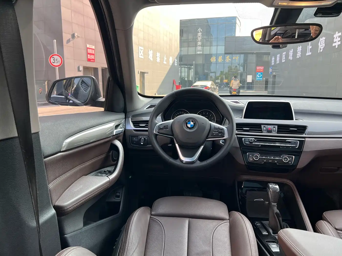 BMW X1 2018 xDrive20Li Premium Model фото 28