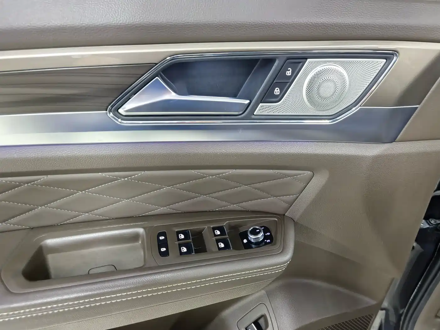 Volkswagen Viloran 2020 380TSI Premium фото 16