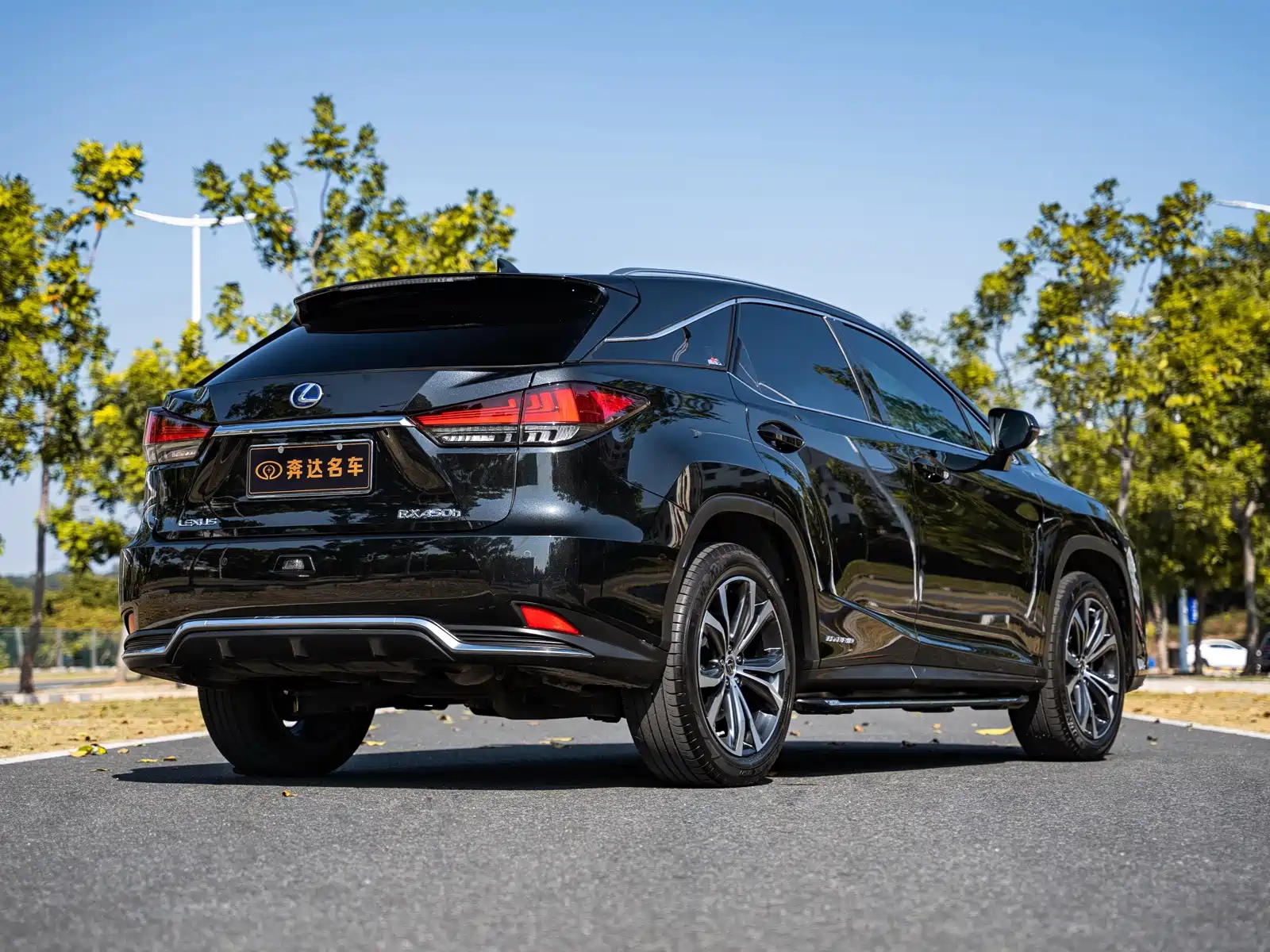 Фото 3 - Lexus RX