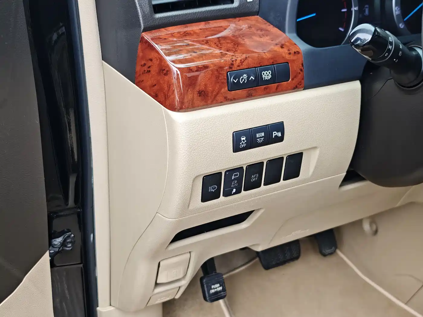 Toyota Alphard 2011 3.5L Luxury Edition фото 15