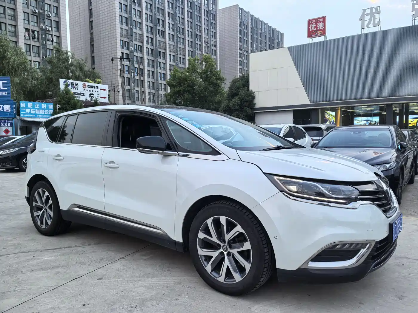Renault Espace Classic 2018 TCe 300 Adventure фото 3