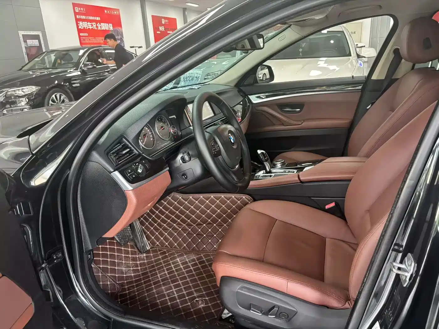 BMW 5 Series 2014 528Li Leading Edition фото 4