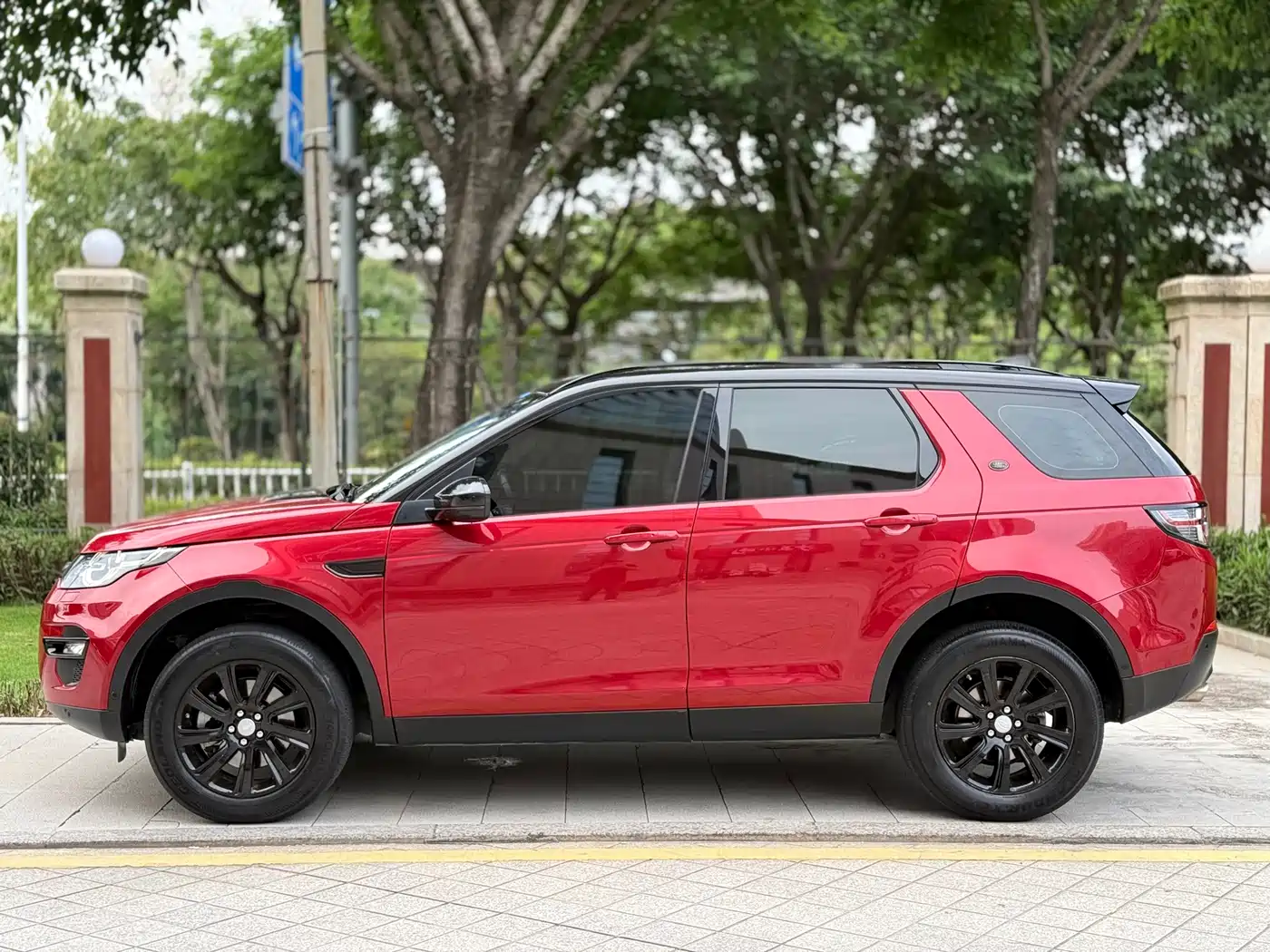 Land Rover Discovery Sport 2018 240PS SE Edition фото 7