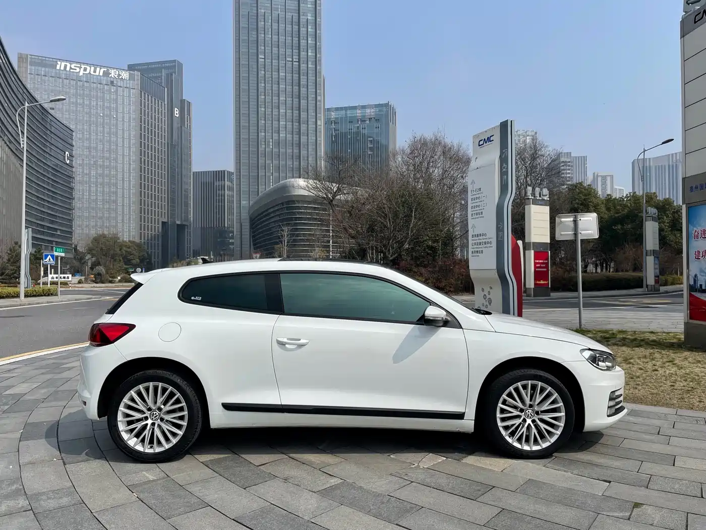 Volkswagen Scirocco 2015 2.0TSI Luxury Edition фото 4