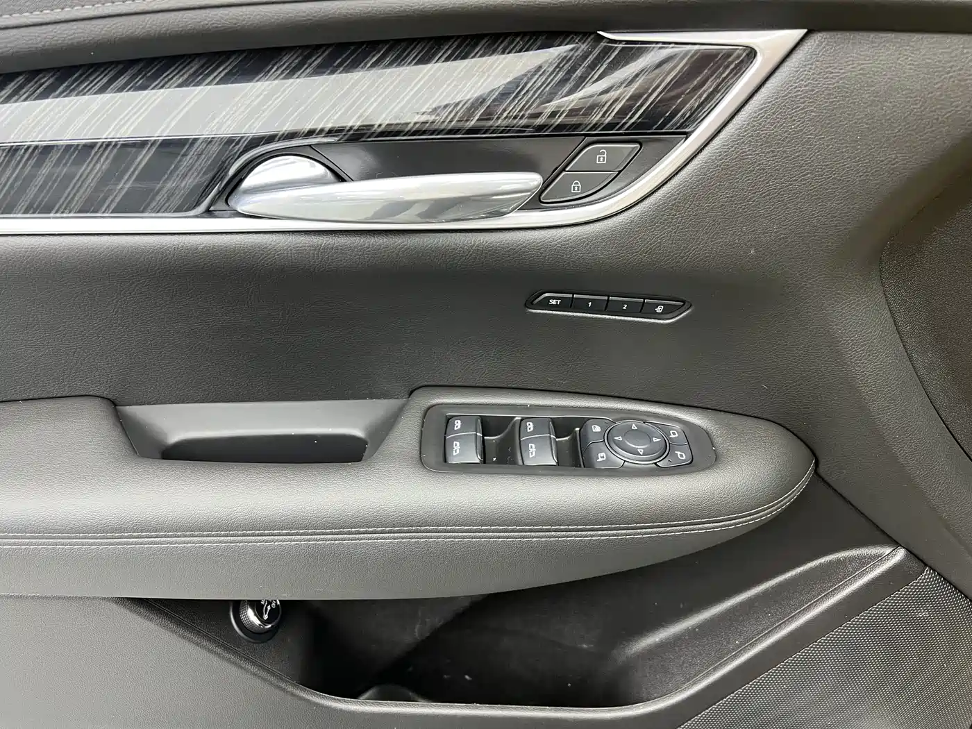Cadillac XT6 2022 2.0T 7-Seater AWD Luxury Standard Edition фото 4