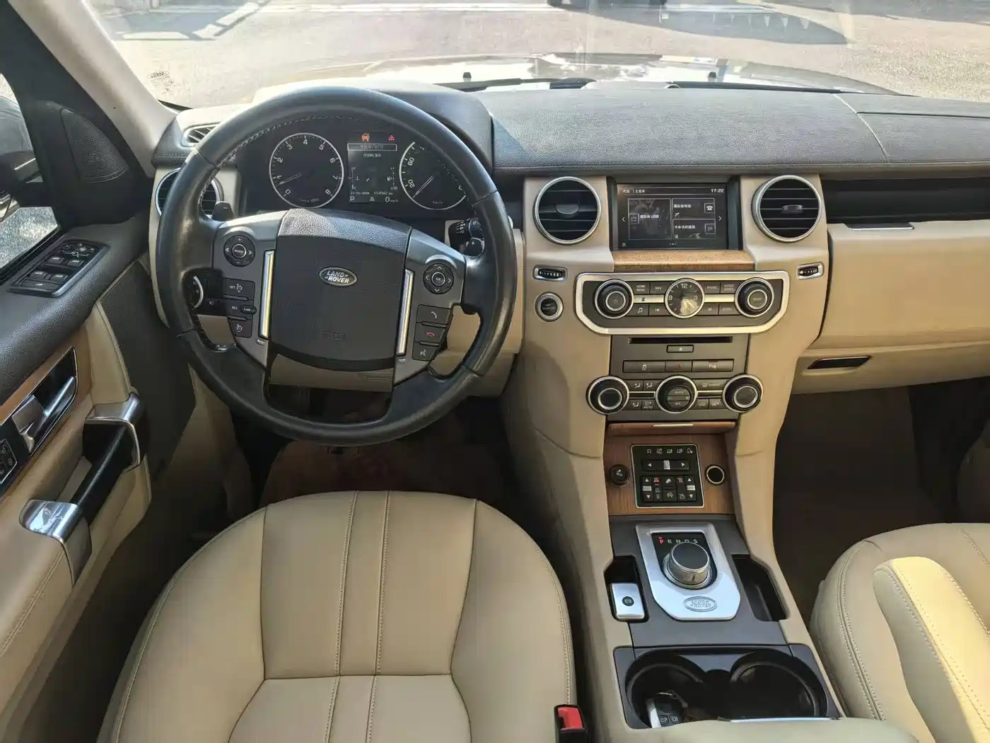 Land Rover Discovery 2016 3.0 SC Gloss Black Collector's Edition HSE фото 9