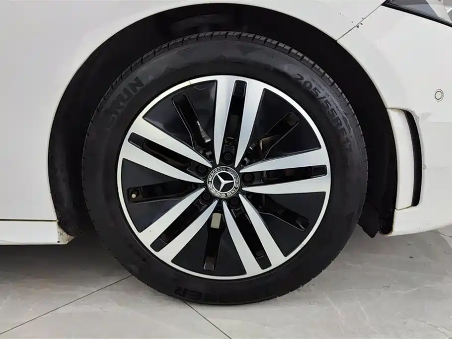 Mercedes-Benz A-Class 2019 A 180 L Sport Sedan фото 6