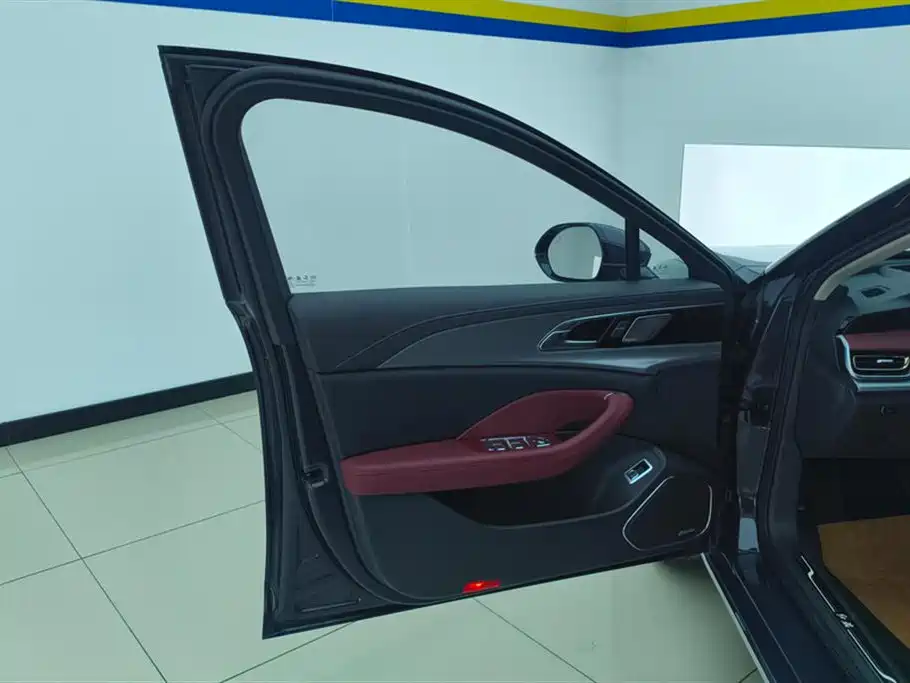 Hongqi H5 2024 2.0T Automatic Smart Connect Flag Leader Edition фото 7