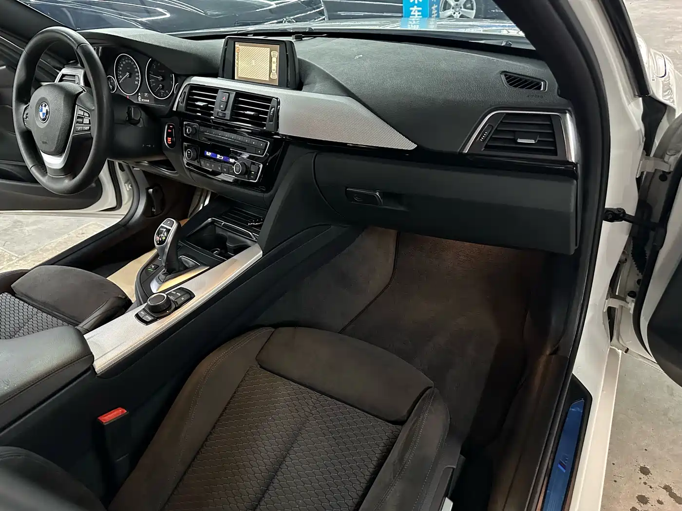 BMW 3 Series 2017 320i M Sport фото 9