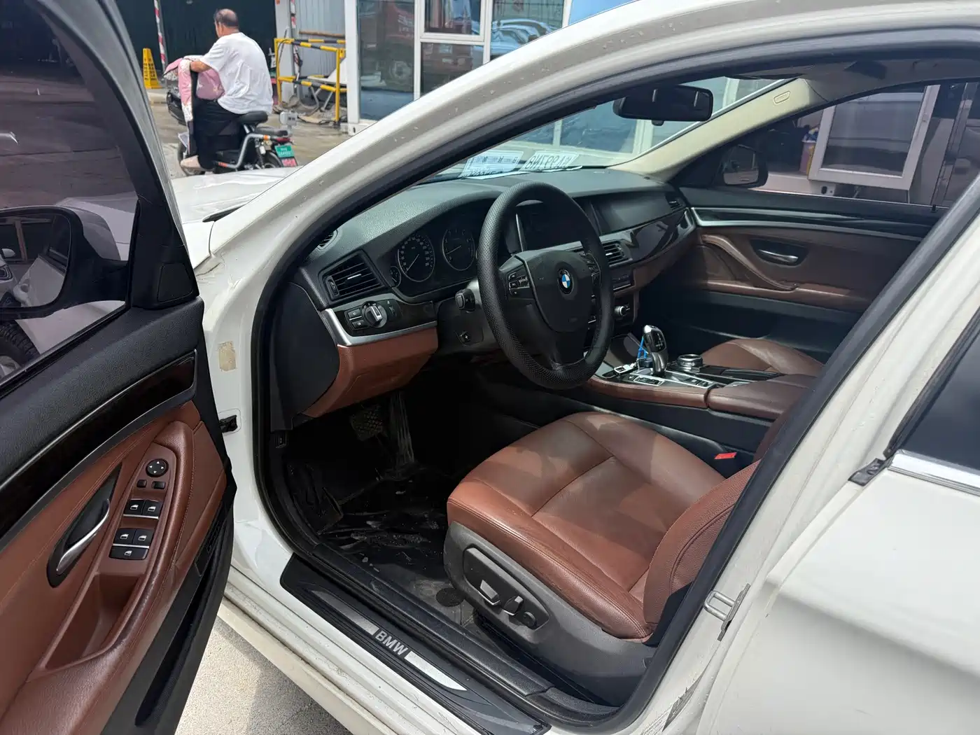 Photo 8 - BMW 5 Series