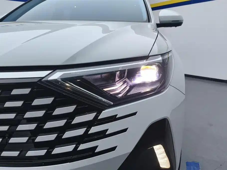 JETTA VS7