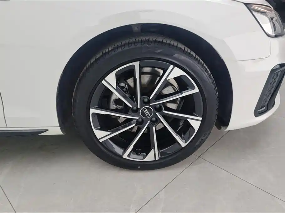 Audi A4L 2023 40 TFSI Luxury Sport фото 6