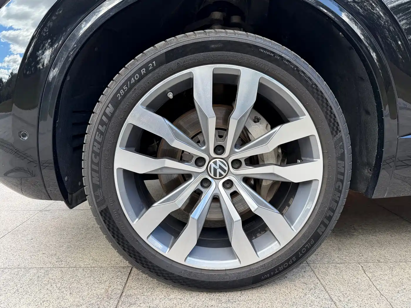 Volkswagen Touareg 2021 2021 3.0TSI R-Line Classic Sport Package
