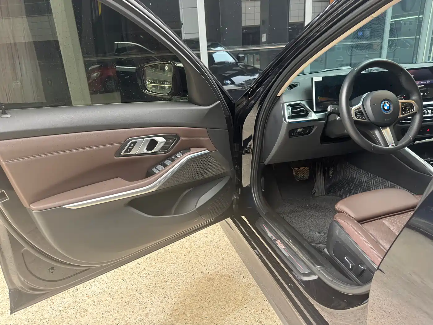 BMW i3 2024 eDrive 35 L фото 17