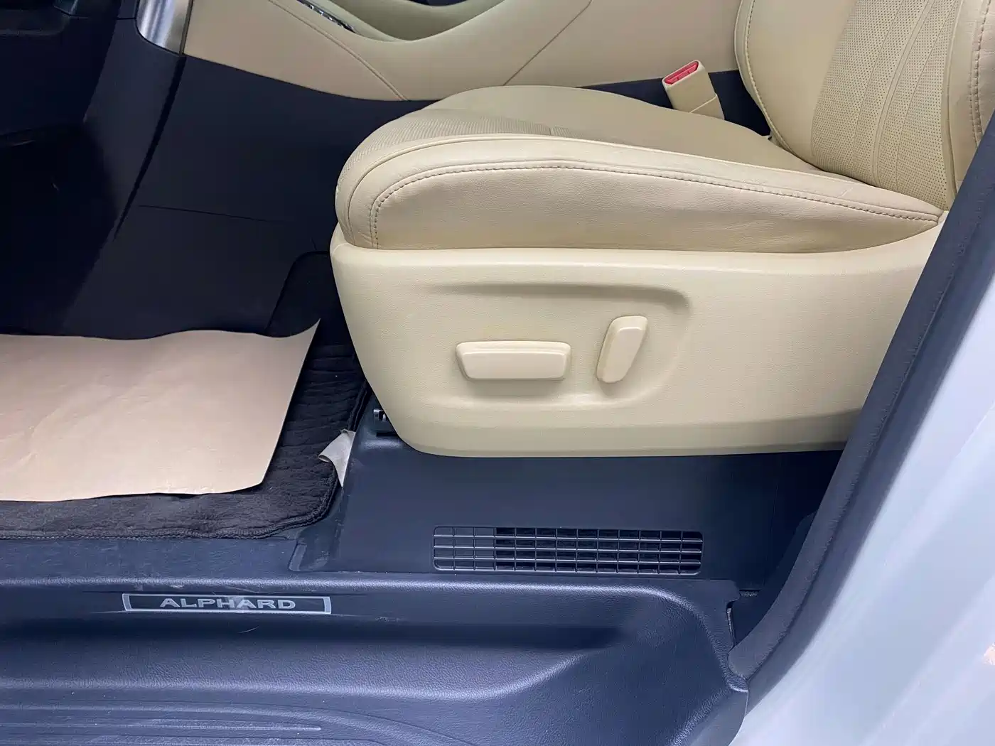 Toyota Alphard 2019 Hybrid 2.5L Premium Edition фото 28